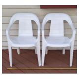 Set of 2 heavy-duty Rubbermaid plastic white