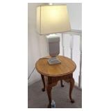 Broyhill solid wood side table with lamp
