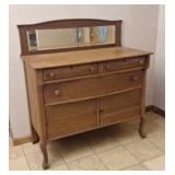 47x44x22.5 vintage dresser with3 drawers and