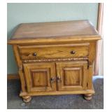 32x29x18 solid oak night stand with 1 drawer and
