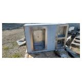 Dual Sink & Ice Chest