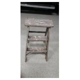 3 ft Blue Ribbon wood step ladder
