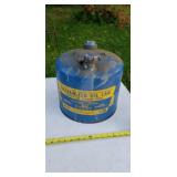 Galvanized oil can