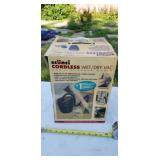 Cordless wet and dry vac