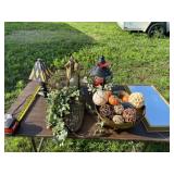 Mirror, lamp and decor.