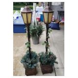 2 Christmas Lamp Posts Works