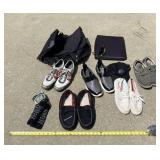 Hey Dudes sz 10 menï¿½s, new socks, sz 9 1/2