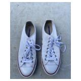 Menï¿½s size 9 Converse shoes