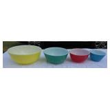 Pyrex nesting Bowl set