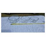 Set of clear nesting bowls Anchor Hocking