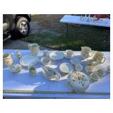 Hallï¿½s Superior dinnerware set with pepper
