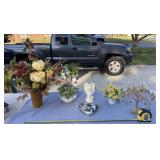 Flower arrangements, heart tin, angel and gold