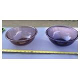 Two Pyrex 2.5 L bowls