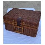 Wicker picnic basket