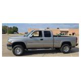 2001 Chevrolet 2500 HD LT extended cab with back