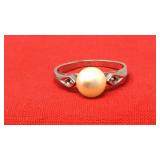 14k White Gold & Pearl, Side Diamonds have been