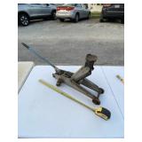 Hydraulic floor Jack with handle