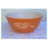 Pyrex 9" autumn harvest wheat Bowl