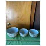 Hallï¿½s Superior three bowl set