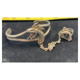 Vtg Silver Tone Snake Bangle Bracelet. Features a