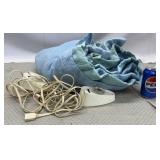 Electric Blanket with Dual Controls. Turns on.
