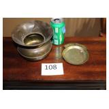 108m Vintage brass spittoon made in England