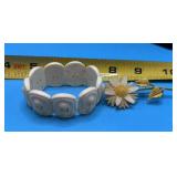 Avon "Gracious Tulips" Stretch Bracelet from 1982