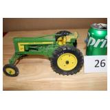 Ertl 1/16 John Deere 520 FFA tractor