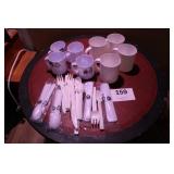 Plastic cups 4 small & 4 large & heavy