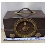 1950s Zenith Model H725 Bakelite Tube Radio