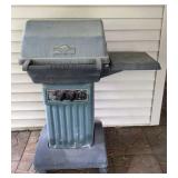Great Outdoors Propane Grill With Propane Tank