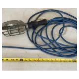 Hanging Work Light With Good Plug