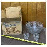 Anchor Hocking 18 Piece Punch Bowl Set In