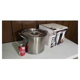 Stainless steel stock pot.