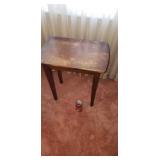 Small Maple end table.