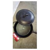 Lodge cast iron skillet with lid