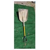 Fiberglass scoop shovel