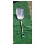 Aluminum scoop shovel
