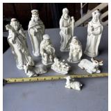 Vtg Porcelain Nativity set featuring ivory