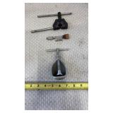Cast Aluminum walnut-shaped screw-vice