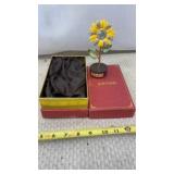 Artini crystal sunflower figurine. With Original