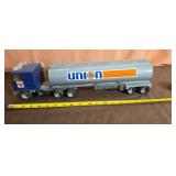 Ertl Union 76 Gas Tanker Toy Truck