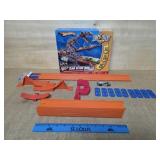 2008 Hot Wheels Cars Trick Tracks Dino Clew