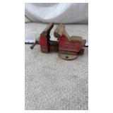 Columbian No. 04M2 vintage bench vise