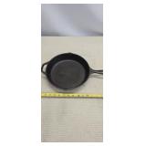 Cast iron skillet lodge