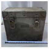 1940s-1950s metal military storage trunk/Storage