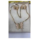 Trifari jewelry set features a gold-tone chain