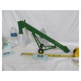 ERTL JOHN DEERE HAY ELEVATOR 1:16 METAL
