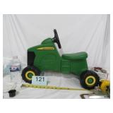 ERTL JOHN DEERE RIDING TOY TRACTOR