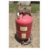 Central Pneumatic 110 lb. Pressurized Abrasive